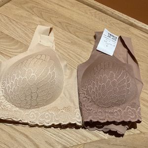 Two Daisy Fuentes leisure bras, size XL